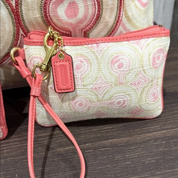 Coach set of 3 Coral and Cream shoulder bag wrestles , and card holder - Picture 4 of 17